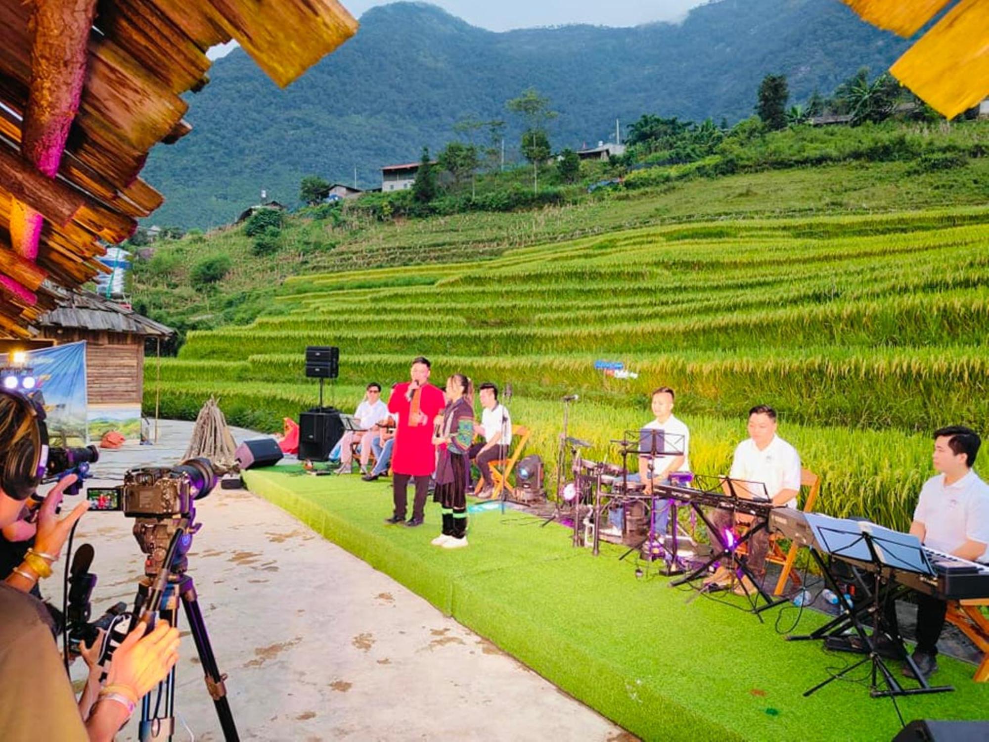 Hmong Wooden Home سابا المظهر الخارجي الصورة